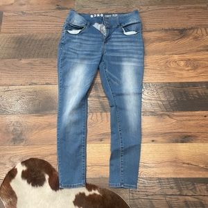 Cute High Rise! Barely worn, brand S.O.N.G. Size 17/33, Curvy.